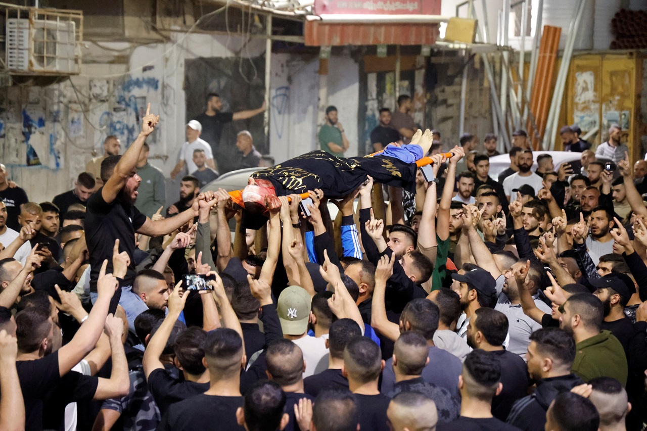 FOTO: Pemakaman Pejuang Palestina Islam Khamaysa yang Tewas Terbunuh oleh  Militer Israel di Tepi Barat