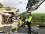 Detik-detik Kecelakaan Maut Tewaskan 7 Orang di Tol Sumo, Bus Sempat Oleng Sebelum Tabrak Tiang VMS