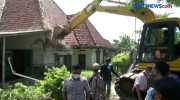 Aksi Saling Dorong Warnai Eksekusi Rumah Oleh PT KAI