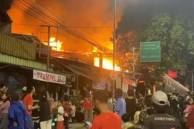 11 Mobil Padamkan Kebakaran Lapak Gudang Kayu di Kalibata
