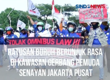 Ratusan Buruh Berunjuk Rasa di Kawasan Gerbang Pemuda Senayan