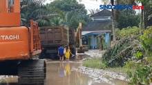 Banjir Bandang Medan, Alat Berat Dikerahkan Bersihkan Lumpur