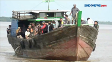 Kapal Logistik Pilkada Jambi Terombang-ambing di Laut Sumatera