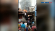 Kebakaran Melanda Pemukiman di Kalibaru, Warga Panik