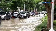 Jalan Bungur Besar Raya Tergenang Banjir, Lalu Lintas Tersendat