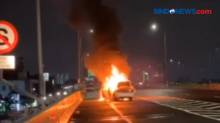 Mobil Terbakar di Tol Becakayu, Pengemudi Berhasil Selamatkan Diri