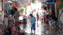 Banjir Landa Permukiman Padat Penduduk di Kalipasir, Jakarta