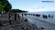 Pantai Desa Tamilow di Maluku Tengah Makin Ramai Didatangi Warga untuk Mendulang Emas