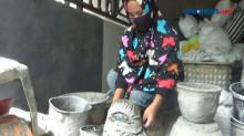 Ibu Rumah Tangga Sulap Limbah Popok Bayi Jadi Pot Bunga
