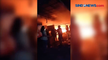 Diduga Korsleting, Gudang Kasur Busa Terbakar Hebat di Cirebon