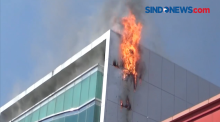 Gedung Perkantoran Berlantai 5 di Makassar Terbakar