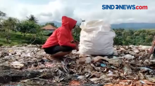 Polisi Aktif Menyambi Jadi Pemulung Sampah