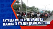 Antrean Calon Penumpang ke Jakarta di Stasiun Rangkasbitung