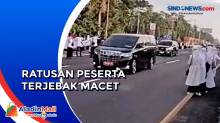 Terjebak Macet, Peserta 1 Abad NU Bentangkan Bendera saat Jokowi Melintas di Tol Surabaya-Gempol