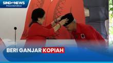 Momen Megawati Beri Ganjar Kopiah, Simbol Nilai Nasional-Religius