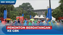 Diguyur Hujan Deras, Penonton Indonesia vs Argentina Mulai Berdatangan