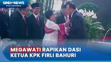 Momen Megawati Rapikan Dasi Firli Bahuri saat Tiba di Gedung DPR