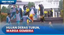 Warga Muarojambi Gembira, Hujan Deras Turun saat Marak Karhutla dan Krisis Air Bersih