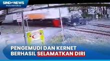 Ngeri! Pikap Mogok di Rel Tertabrak Kereta Api Terekam CCTV di Lamongan