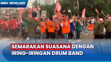 Jelang Debat Capres, Pendukung Ganjar-Mahfud Semarakan Istora Senayan dengan Iring-iringan Drum Band