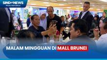Warga Sambut Meriah dan Minta Foto Jokowi ketika Malam Mingguan di Mall Brunei