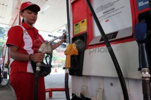 BBM Harusnya Turun Rp1.900/Liter, DPR Desak Pemerintah Turunkan Harga