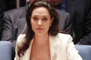 Angelina Jolie Surati Kongres untuk Pastikan Anak-Anak Tak Kelaparan Selama Pandemi