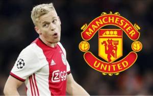Ajax Setuju Lepas Van de Beek ke Manchester United
