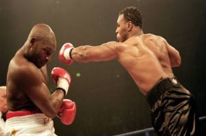 Hapus Mike Tyson, Holyfield Pengin Duel Keempat vs Riddick Bowe