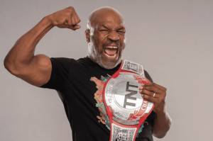Kembali ke Dunia Wrestling, Mike Tyson Disambut Antusias