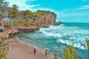 Merasakan Sensasi Bali di Pantai Ngobaran Gunungkidul