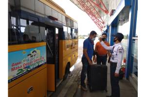 Tak Miliki SIKM, 2 Penumpang Bus Terminal Pulo Gebang asal Surabaya Dikarantina