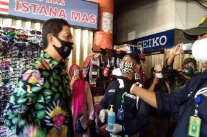 Tak Ingin Terlena, Jakbar Rutinkan Razia Pemakaian Masker di Pasar-pasar