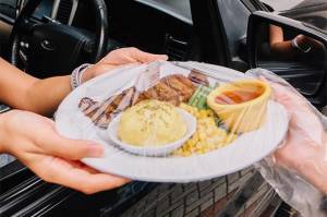 Menikmati Kuliner Dine in Car di Jakarta