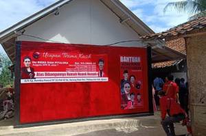 Anggota DPR-RI Rieke Diah Pitaloka Resmikan Bedah Rumah Nenek Nemah di Bekasi