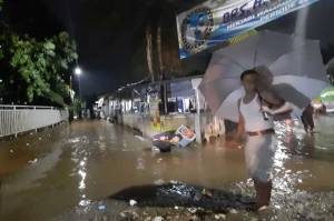 Tangsel Diguyur Hujan Lebat, Jalan di Sekitar Balai Kota Tergenang Air