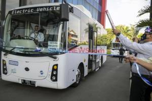 Mulai Hari ini Jam Operasional Bus Transjakarta Listrik Diperpanjang