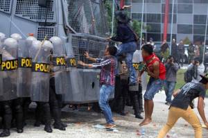 Polisi Tangkap 20 Remaja Tanggung saat Aksi Demo di DPR