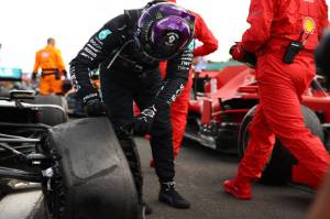 Detik-Detik Ban Hamilton Pecah di GP Inggris hingga Penyelidikan Pirelli