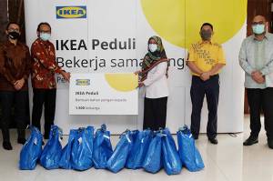 IKEA Berbagi Paket Bahan Makanan Pokok