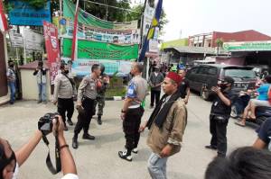 Eksekusi Pengosongan Lahan, Dua Ormas Bersenjata Tajam Bentrok di Tangerang