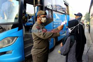 Besok, Lagu Indonesia Raya Akan Dikumandangkan di Bus Transjakarta