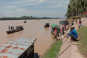Asyik Mandi, Bocah Delapan Tahun Terseret Arus Sungai Batanghari Jambi