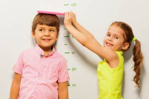 Memastikan Tumbuh Kembang Anak dengan Mengukur Tinggi Badan