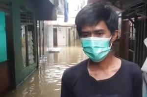 Permukiman Warga di Kebon Pala Jaktim Terendam Banjir 100 Sentimeter
