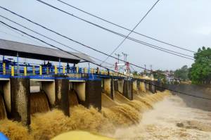 Puncak Bogor Diguyur Hujan, TMA Bendung Katulampa Kembali Naik Cepat