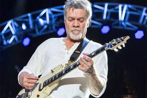 Benarkah Kebiasaan Gigit Pick Gitar seperti Eddie Van Halen Sebabkan Kanker Tenggorokan?