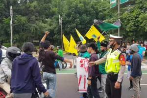 Tutup Jalan Pemuda Pas Jam Pulang Kerja, Mahasiswa dan Polisi Perang Mulut