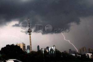 Prakiraan Cuaca, Waspadai Hujan Lebat Disertai Kilat di Jakarta