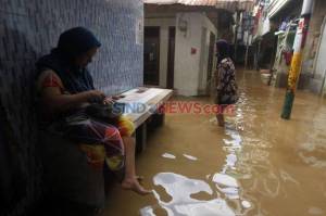 Tembok PT Khong Guan Roboh, Warga Ciracas Korban Banjir Tuntut Ganti Rugi